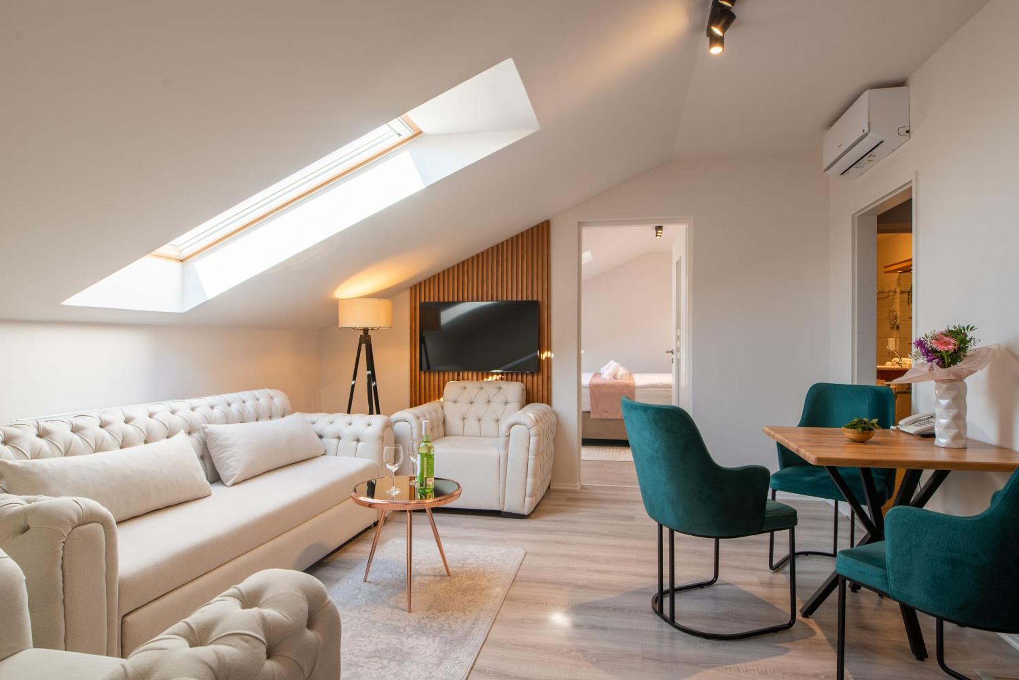 Holdvirag Hotel Sarvar Luaran gambar