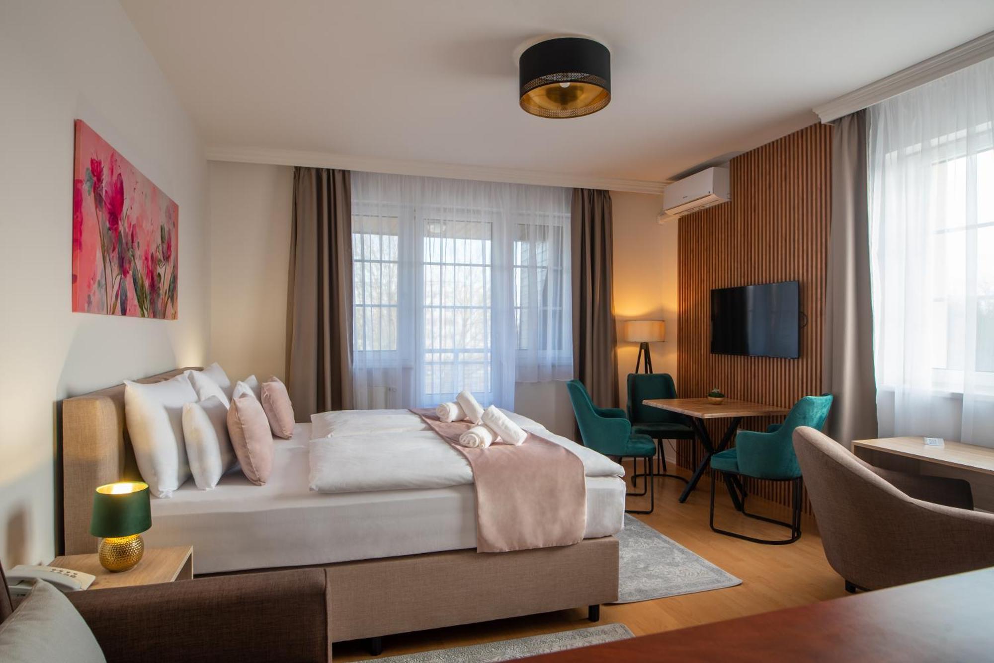 Holdvirag Hotel Sarvar Luaran gambar