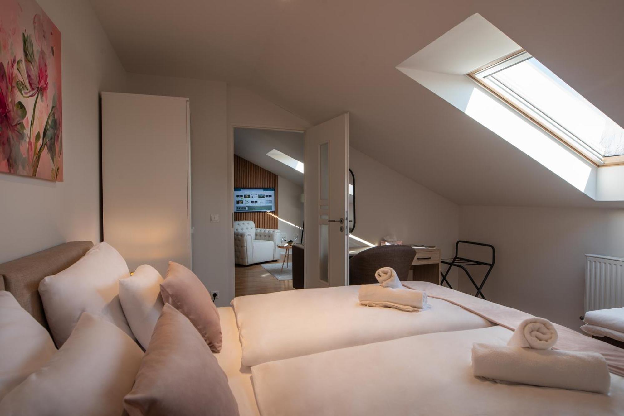 Holdvirag Hotel Sarvar Luaran gambar