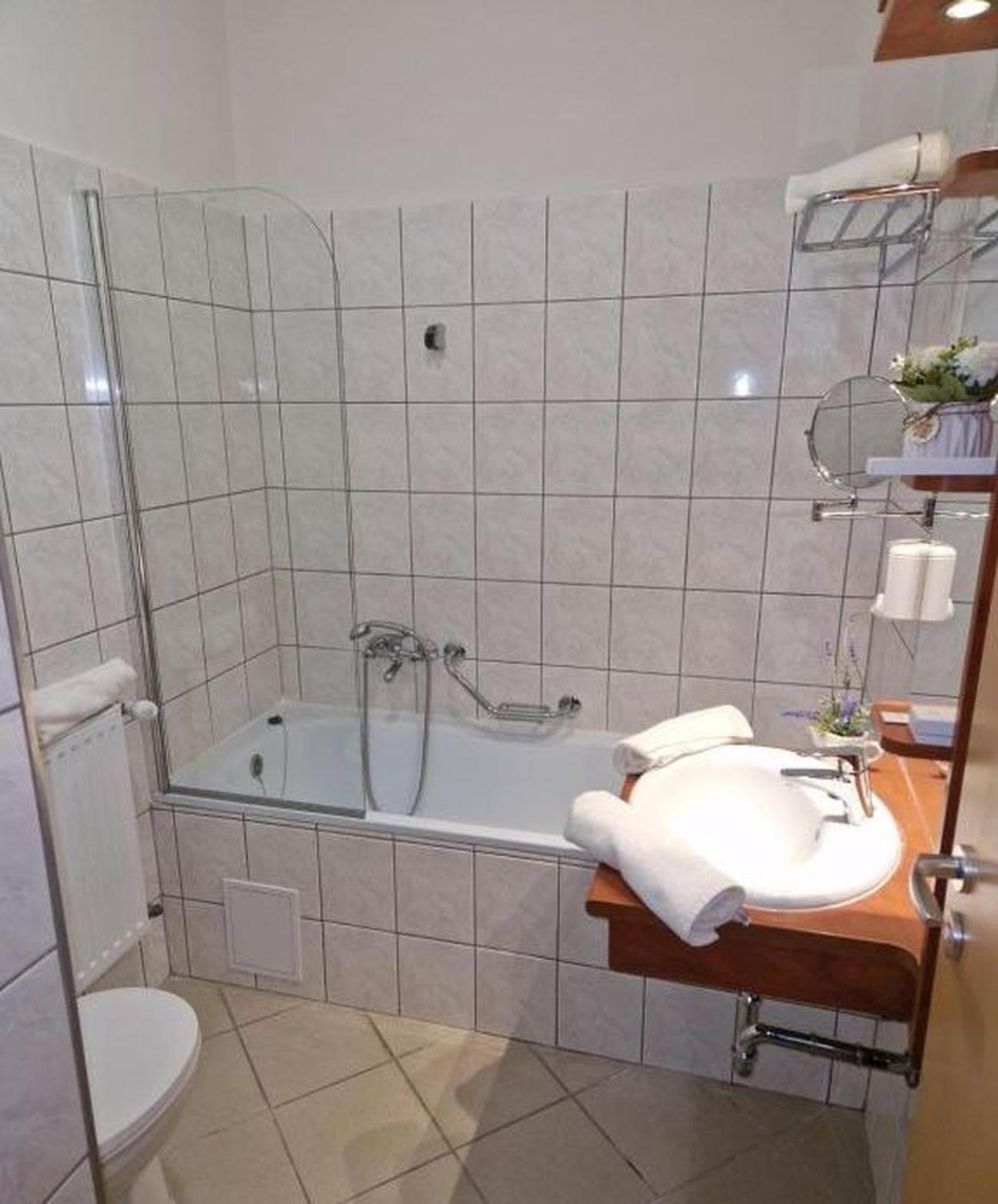 Holdvirag Hotel Sarvar Luaran gambar