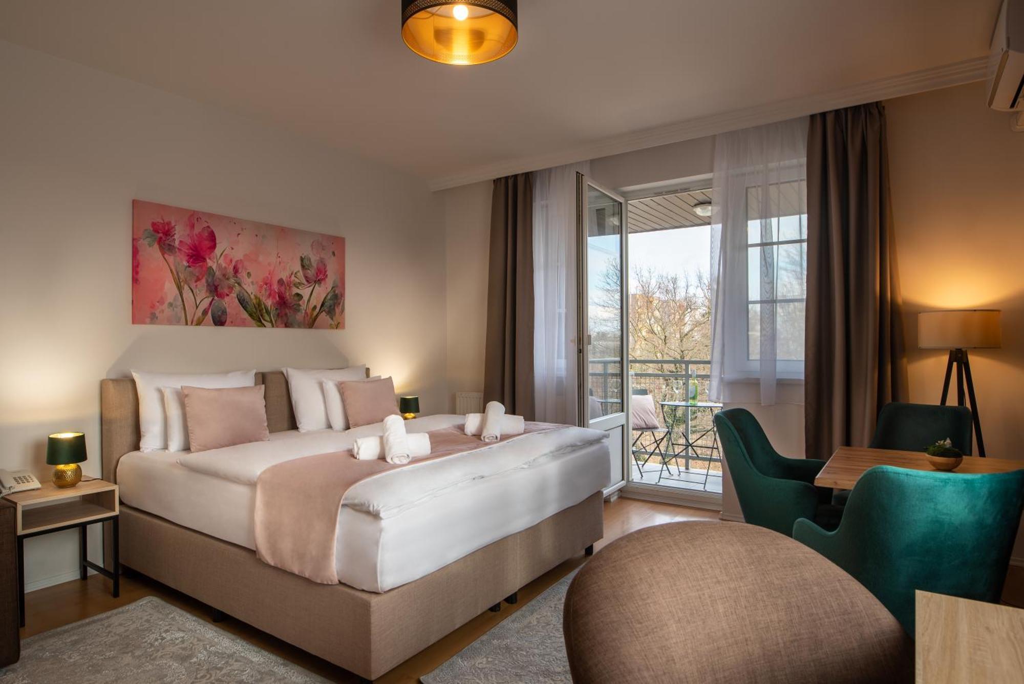 Holdvirag Hotel Sarvar Bilik gambar
