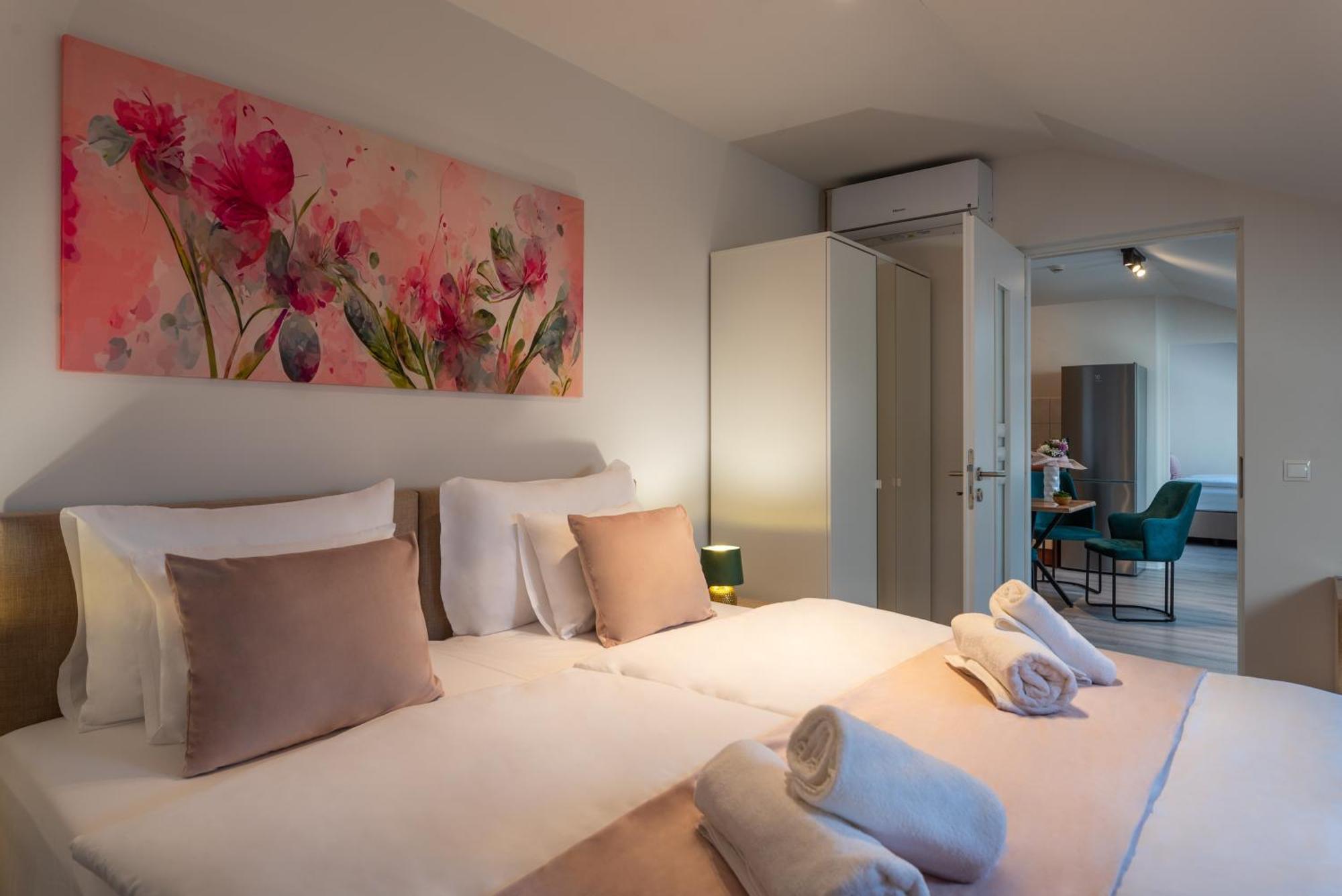 Holdvirag Hotel Sarvar Bilik gambar