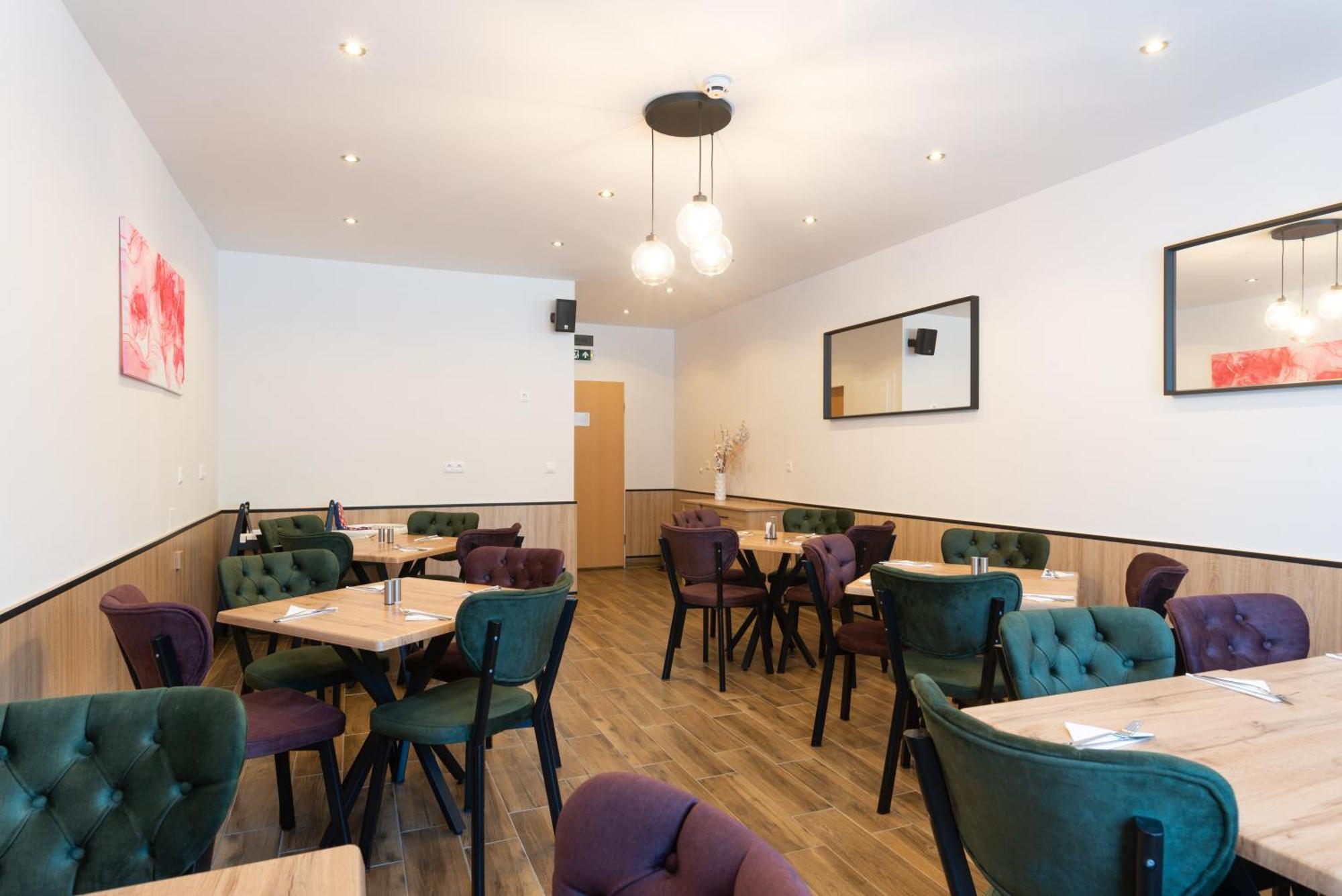 Holdvirag Hotel Sarvar Luaran gambar